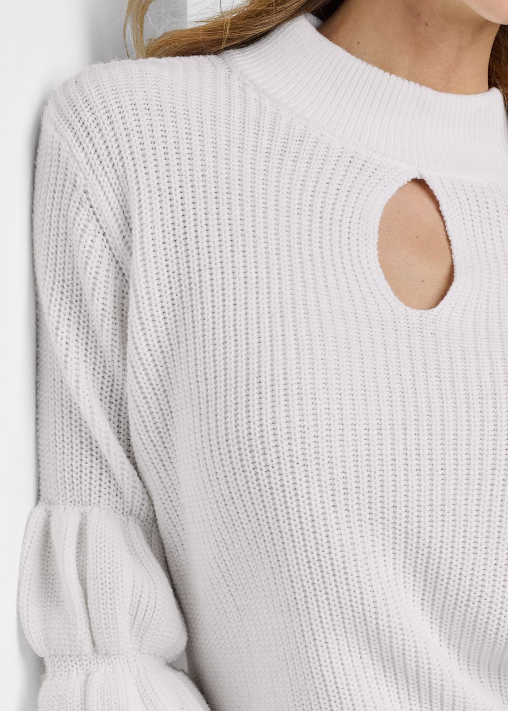 Venus VENUS | Keyhole Tiered Sleeve Sweater in White