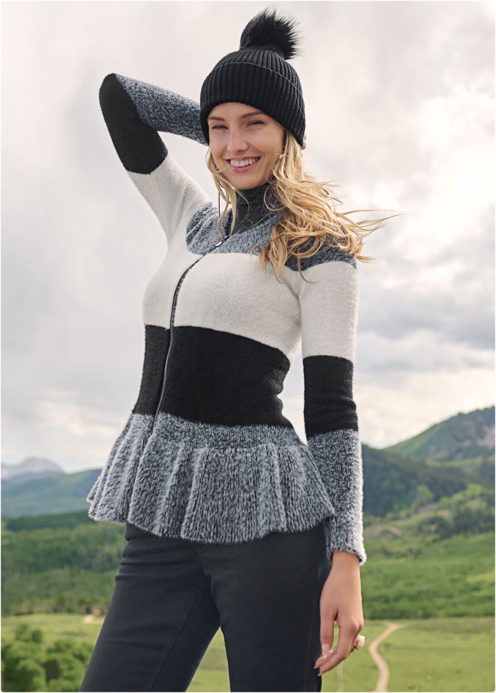 Venus Faux-Fur Scarf Beanie Set in Black