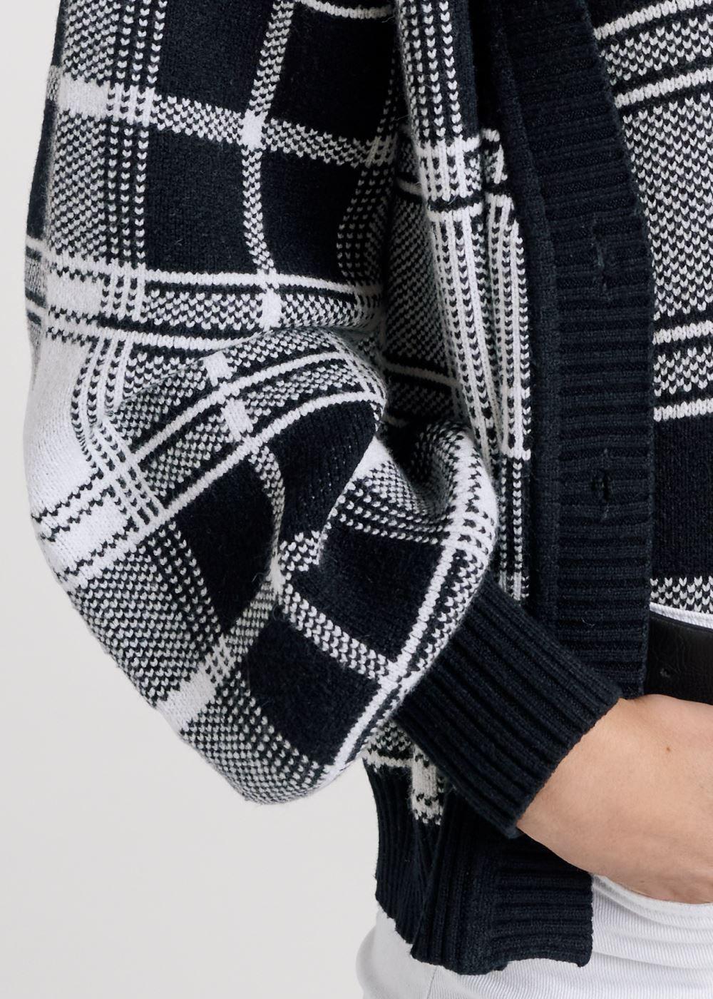 Venus VENUS | Plaid Sweater Set in Black & White