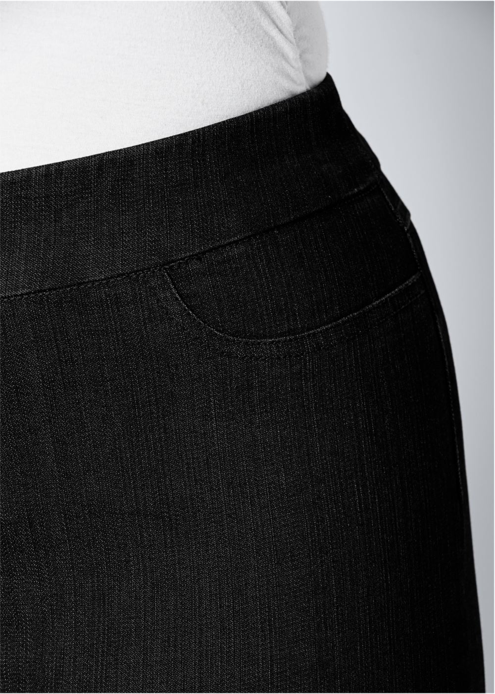Venus Plus Size Mid-Rise Slimming Stretch Jeggings in Black